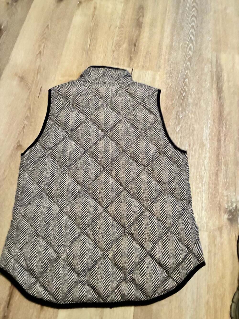 J.Crew Puffer Vest Size M Black White Herringbone Quilted Zip Front - Picture 8 of 9